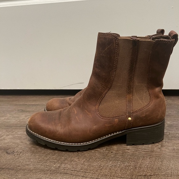Clark’s genuine Brown Leather Chelsea Ankle Boots size 10 (fits size 9) - Picture 2 of 6